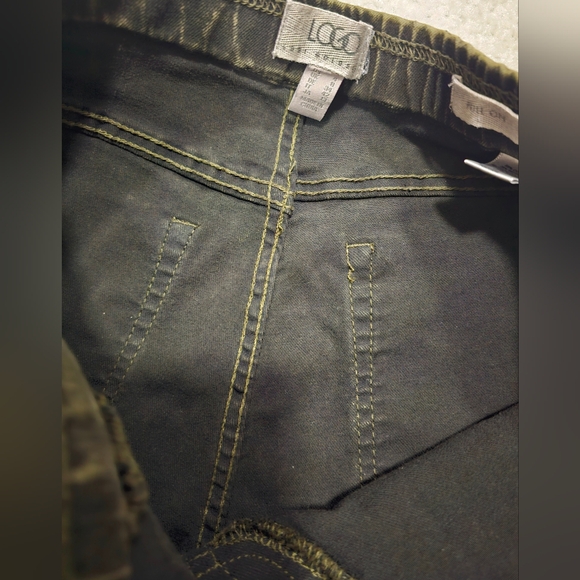 Logo By Lori Goldstein GREEN Acid Wash Pull-on Slim Leg Denim Pants - Picture 8 of 12